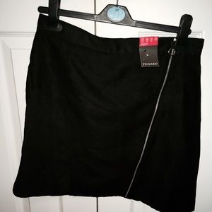 Black suede high wasted skirt with zipper